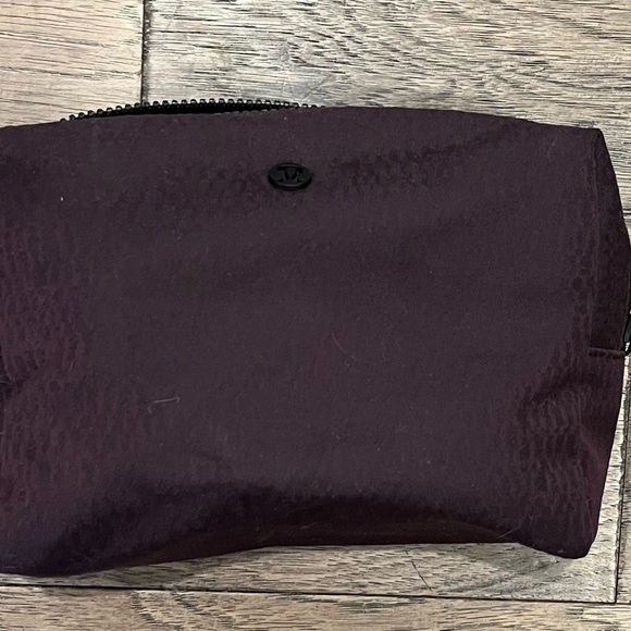 LULULEMON TOILETRY BAG - Picture 2 of 3